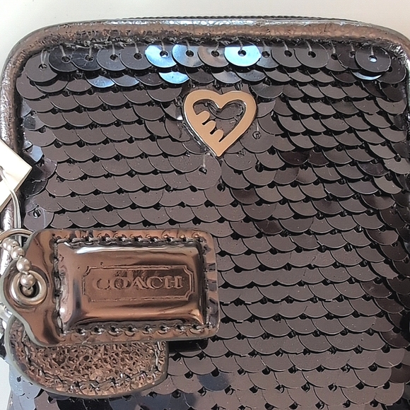 NWT Coach Silver Sequin Wallet Wristlet - Picture 4 of 11